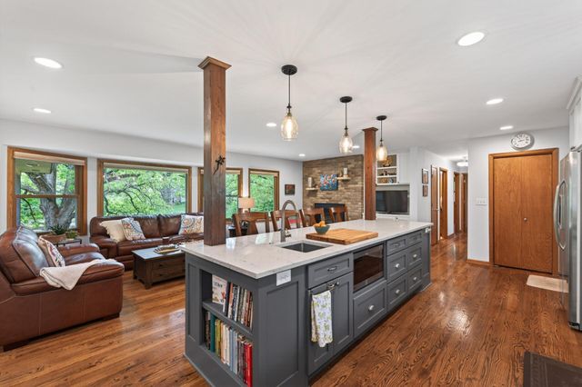 1842 Beecher Drive, Eagan, MN 55122