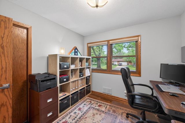 1842 Beecher Drive, Eagan, MN 55122