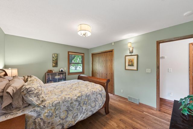 1842 Beecher Drive, Eagan, MN 55122