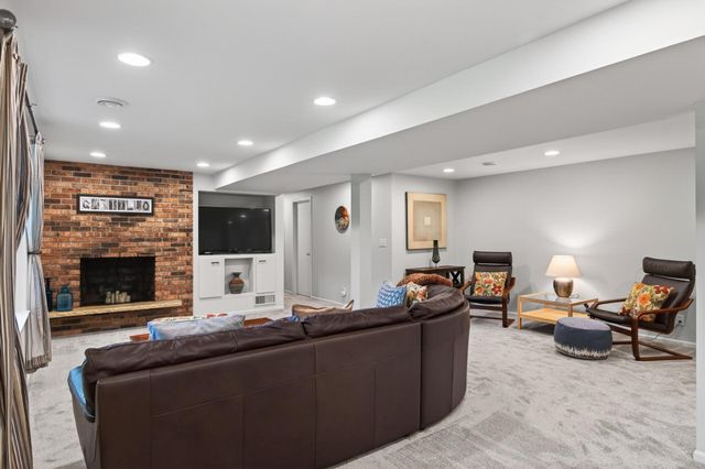 1842 Beecher Drive, Eagan, MN 55122