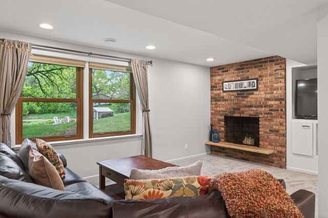 1842 Beecher Drive, Eagan, MN 55122