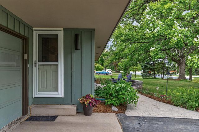 1842 Beecher Drive, Eagan, MN 55122