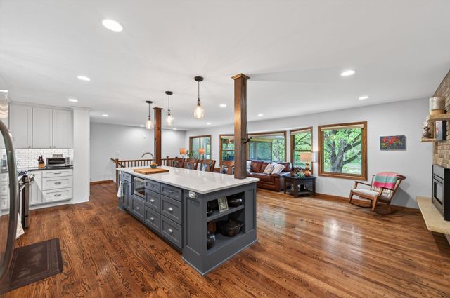 1842 Beecher Drive, Eagan, MN 55122