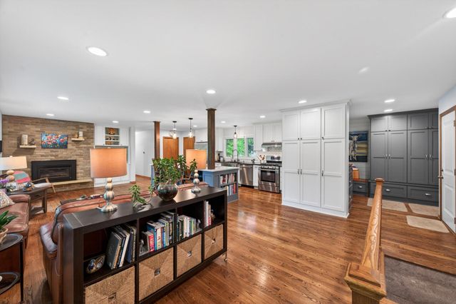 1842 Beecher Drive, Eagan, MN 55122