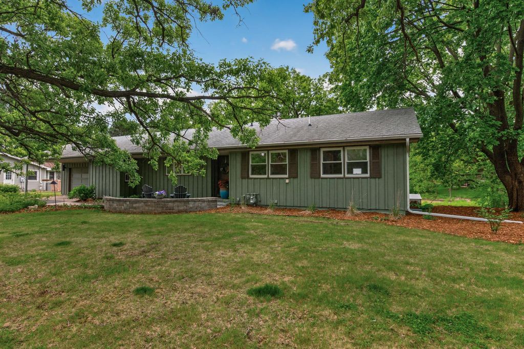1842 Beecher Drive, Eagan, MN 55122