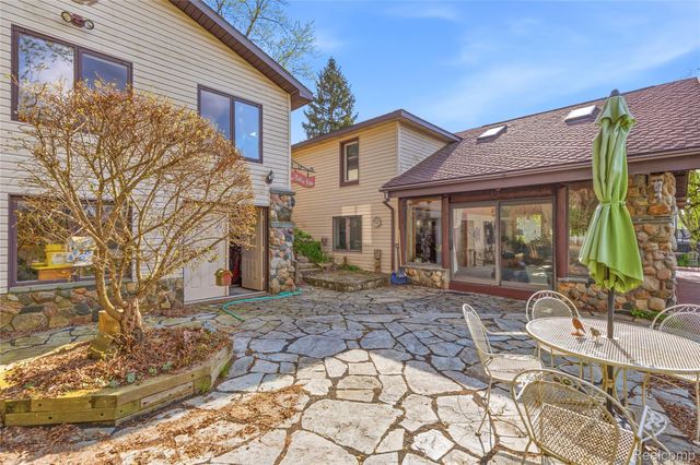 16280 Softwater Lake Drive, Argentine Township, MI 48451