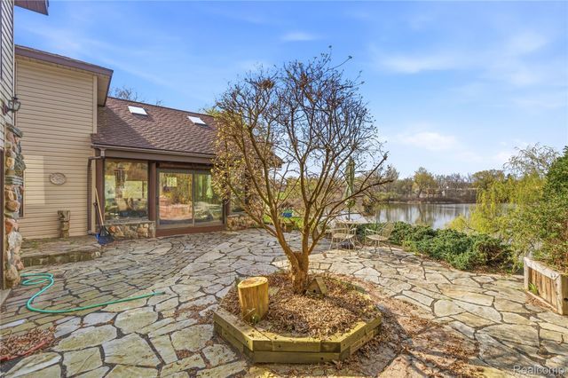 16280 Softwater Lake Drive, Argentine Township, MI 48451