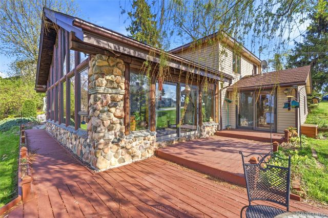 16280 Softwater Lake Drive, Argentine Township, MI 48451