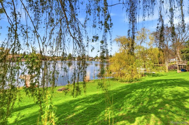 16280 Softwater Lake Drive, Argentine Township, MI 48451