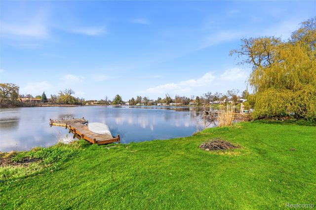 16280 Softwater Lake Drive, Argentine Township, MI 48451