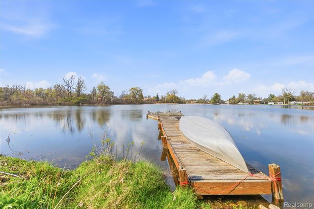 16280 Softwater Lake Drive, Argentine Township, MI 48451