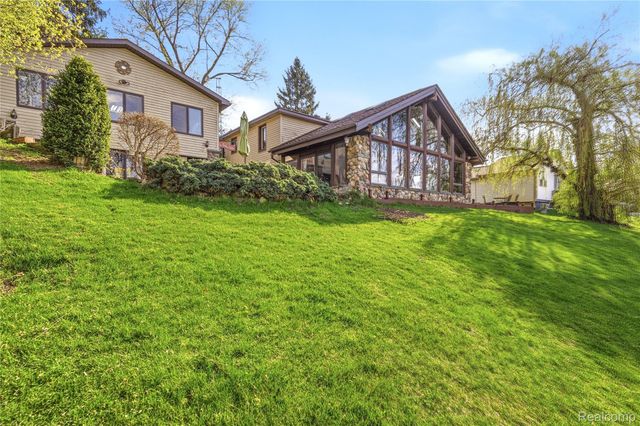 16280 Softwater Lake Drive, Argentine Township, MI 48451
