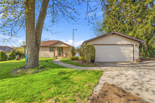 16280 Softwater Lake Drive, Argentine Township, MI 48451
