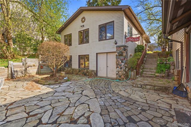 16280 Softwater Lake Drive, Argentine Township, MI 48451