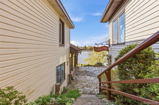 16280 Softwater Lake Drive, Argentine Township, MI 48451