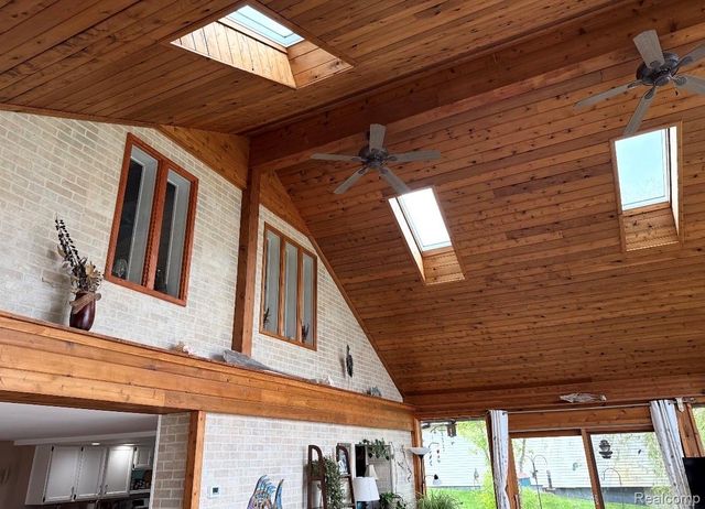 16280 Softwater Lake Drive, Argentine Township, MI 48451