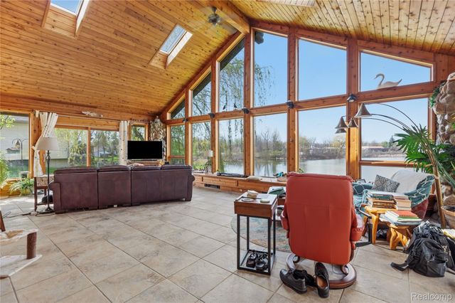 16280 Softwater Lake Drive, Argentine Township, MI 48451