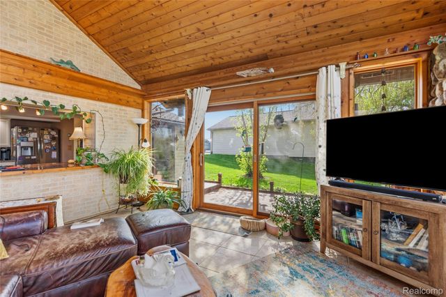16280 Softwater Lake Drive, Argentine Township, MI 48451