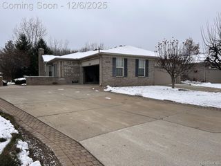 17662 Port Salem Drive 44, Macomb Township, MI 48044