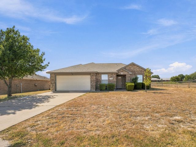 1711 Chenoweth Street, Decatur, TX 76234
