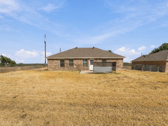 1711 Chenoweth Street, Decatur, TX 76234