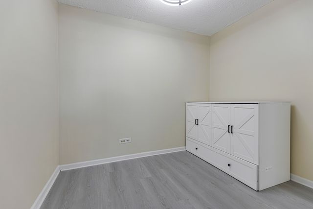 1043 S YORK Road 209, Bensenville, IL 60106
