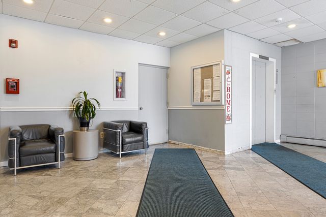 1043 S YORK Road 209, Bensenville, IL 60106