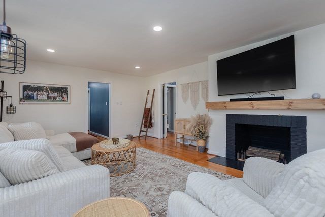 33 PORT REPUBLIC RD, Harrisonburg, VA 22801