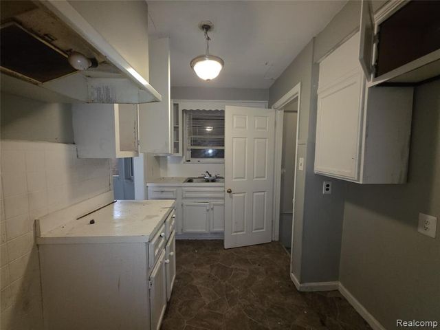 9103 Manor Street, Detroit, MI 48204