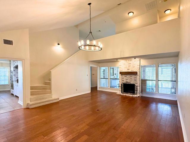 6004 Lakehurst Drive, Arlington, TX 76016