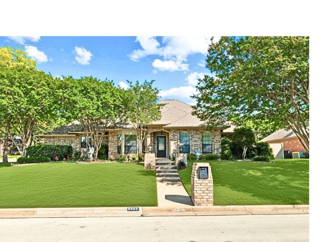 6004 Lakehurst Drive, Arlington, TX 76016