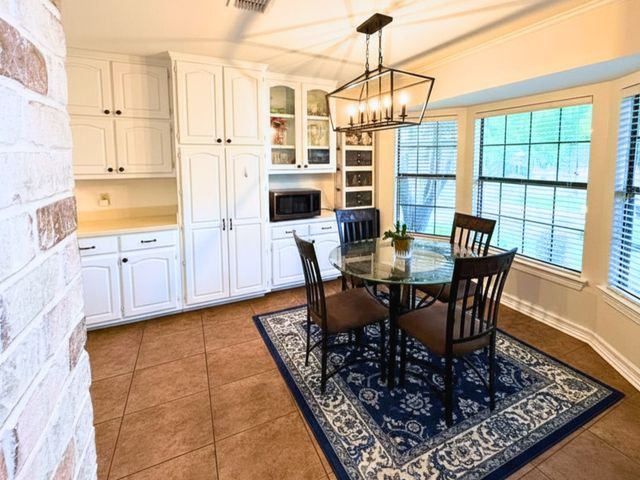6004 Lakehurst Drive, Arlington, TX 76016