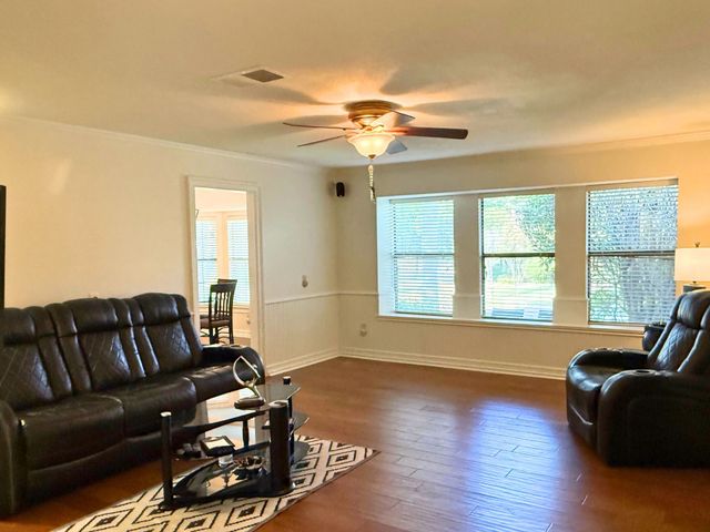 6004 Lakehurst Drive, Arlington, TX 76016