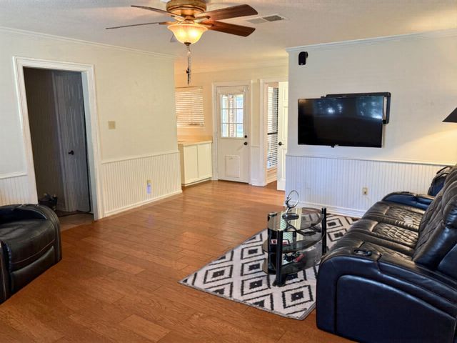 6004 Lakehurst Drive, Arlington, TX 76016