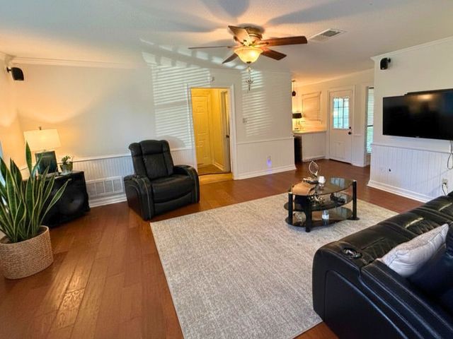 6004 Lakehurst Drive, Arlington, TX 76016