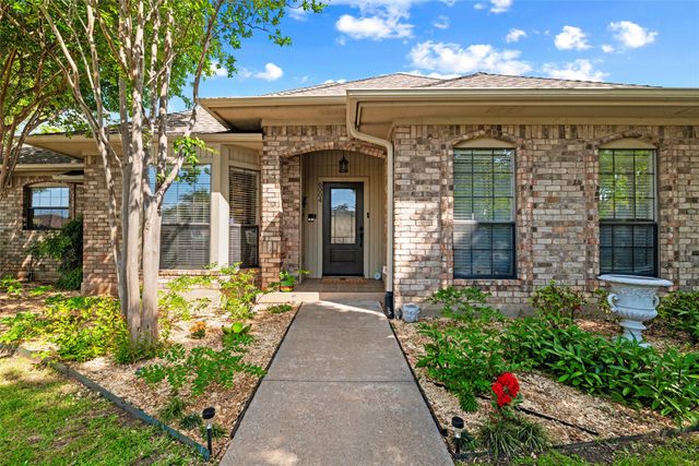 6004 Lakehurst Drive, Arlington, TX 76016
