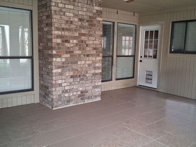 6004 Lakehurst Drive, Arlington, TX 76016