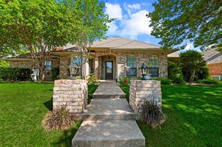 6004 Lakehurst Drive, Arlington, TX 76016