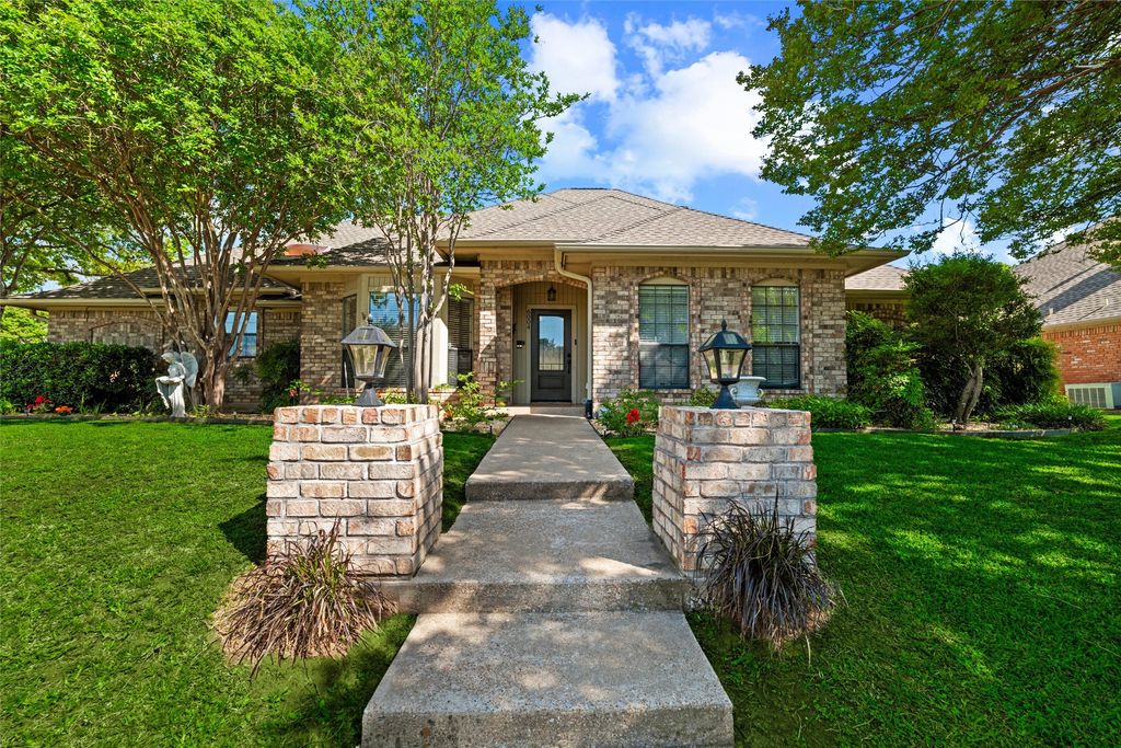 6004 Lakehurst Drive, Arlington, TX 76016