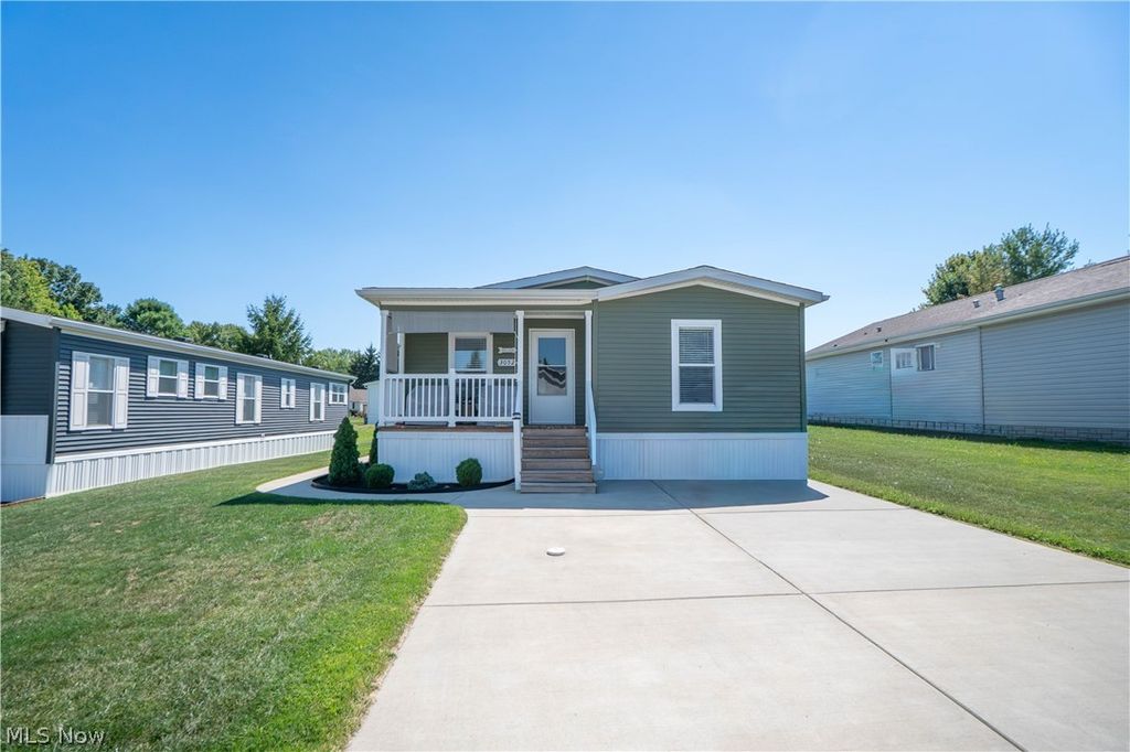 3052 Cross Creek Circle SW, Massillon, OH 44647