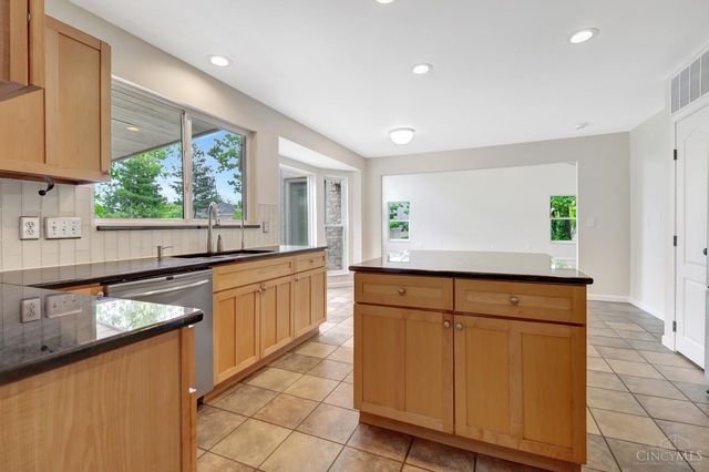 415 Forest Edge Drive, South Lebanon, OH 45065