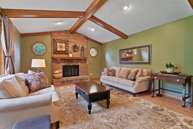 7020 Beacon Circle, Eden Prairie, MN 55346