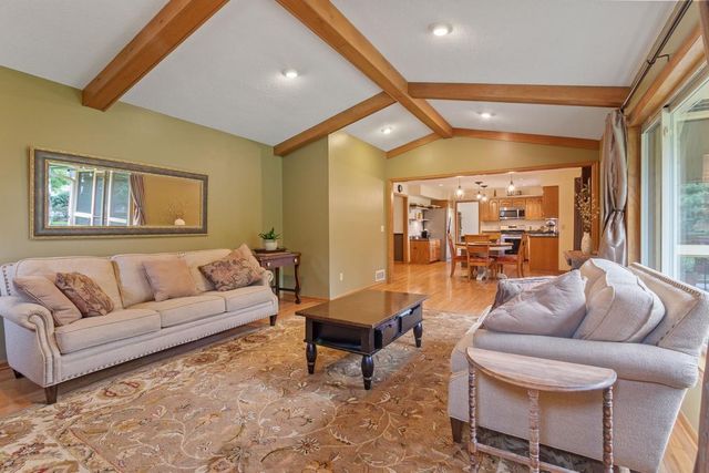 7020 Beacon Circle, Eden Prairie, MN 55346