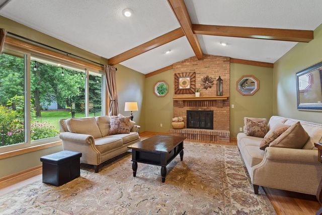 7020 Beacon Circle, Eden Prairie, MN 55346