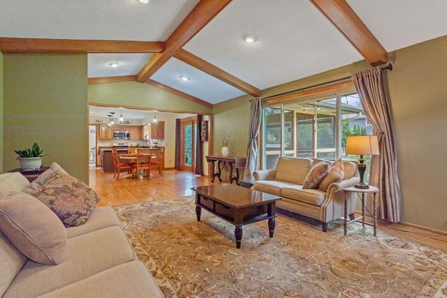 7020 Beacon Circle, Eden Prairie, MN 55346