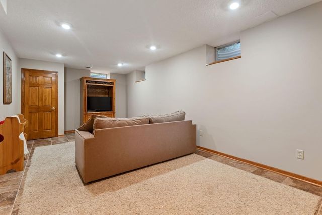7020 Beacon Circle, Eden Prairie, MN 55346