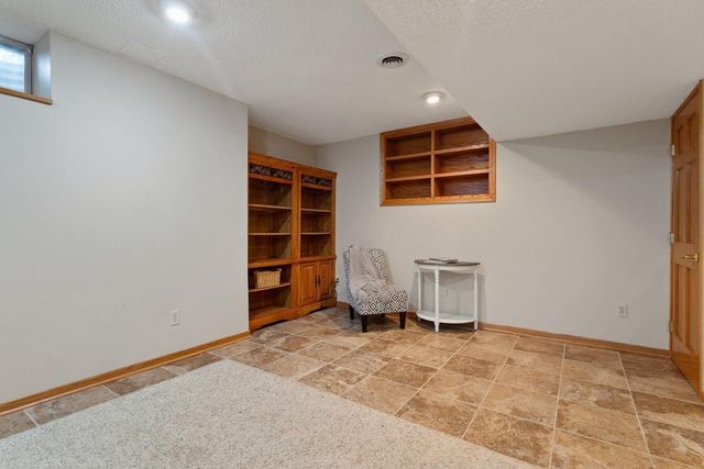 7020 Beacon Circle, Eden Prairie, MN 55346