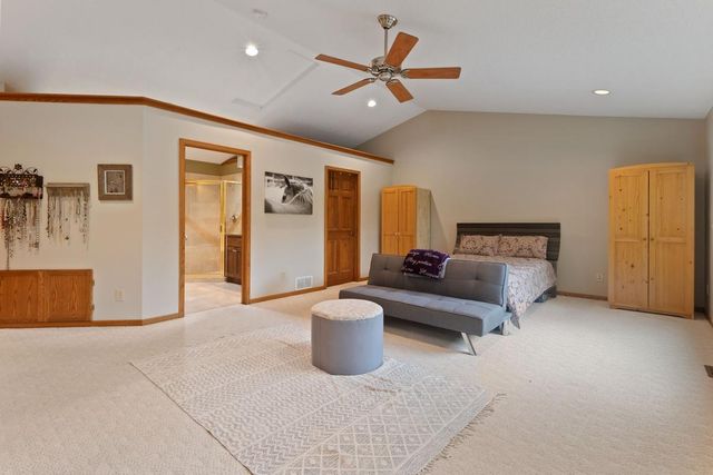 7020 Beacon Circle, Eden Prairie, MN 55346