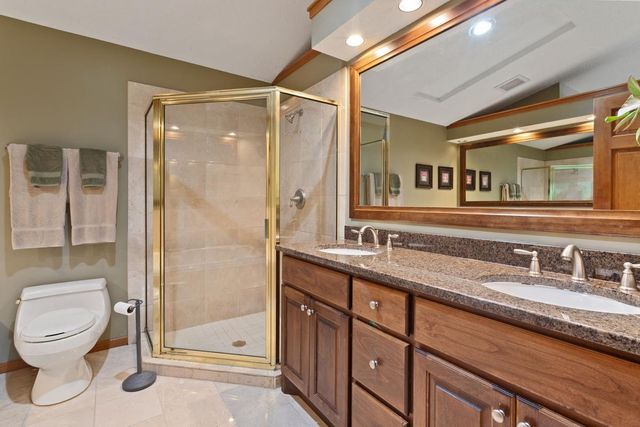 7020 Beacon Circle, Eden Prairie, MN 55346