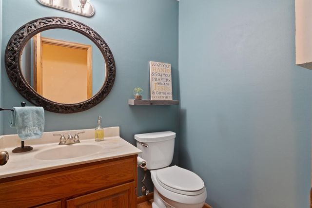 7020 Beacon Circle, Eden Prairie, MN 55346